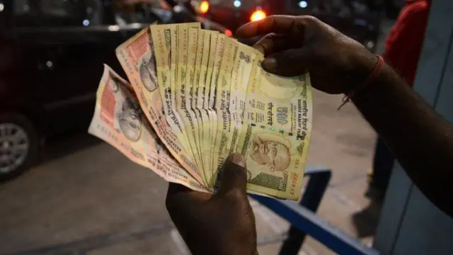 பழைய ரூபாய் நோட்டுகள்