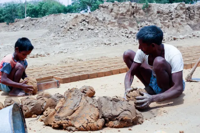 બાળકો ડ્રૉપઆઉટ ભણતર ગણતર વિદ્યાર્થી સ્કૂલ શિક્ષણ ગુજરાત બીબીસી ગુજરાતી ન્યૂઝ Unified District Information System for Education Plus (UDISE+) 2025-26