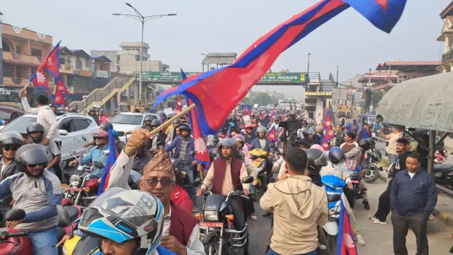 सडकमा रवि लामिछानेका समर्थकहरू