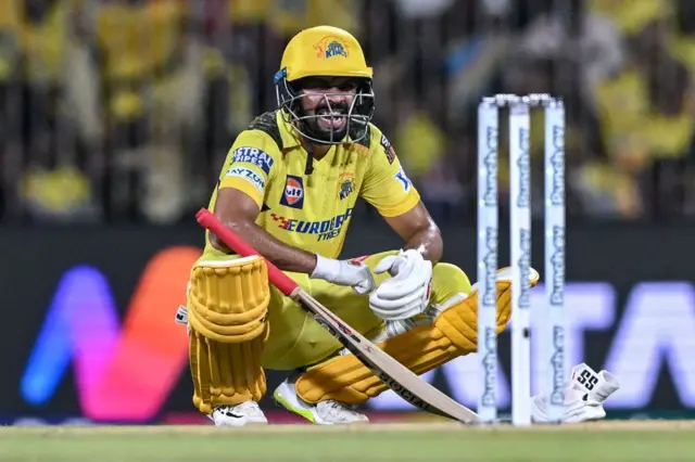 இந்தத் தோல்விக்குப் பிறகு சென்னை சூப்பர் கிங்ஸ் அணியின் பிளே ஆஃப் வாய்ப்பு வெகுவாகக் குறைந்திருக்கிறது 