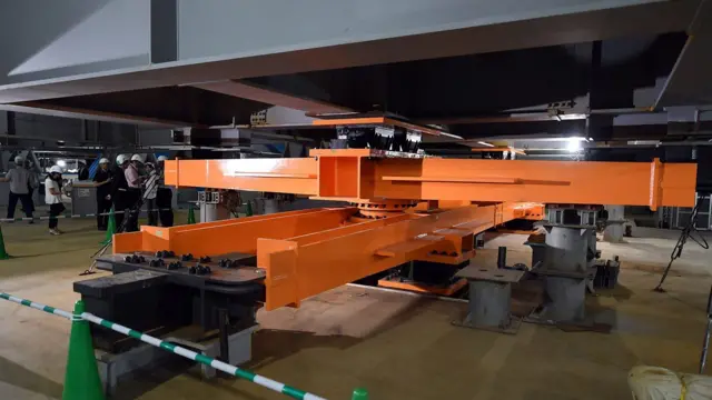 জাপানে ভবন নির্মাণে ব্যবহৃত শক অ্যাবজরবার