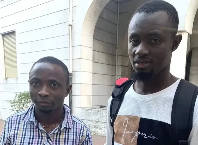 Odion Eboigbe (à gauche) et Boubacar Touré (à droite) ont sorti plusieurs personnes des décombres en feu.