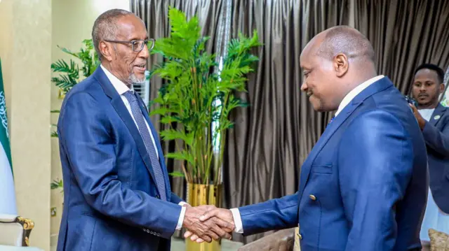 የሶማሊላንድ ፕሬዝዳንት ሙሴ ቢሂ እና አምባሳደር ተሾመ ሹንዴ