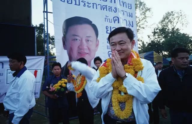 พรรคไทยรักไทยชนะการเลือกตั้งท่วมท้น สามารถจัดตั้งรัฐบาลพรรคเดียว 377 เสียงได้เป็นครั้งแรกและครั้งเดียวในประวัติศาสตร์ ก่อนเผชิญเสียงวิจารณ์เรื่อง "เผด็จการรัฐสภา