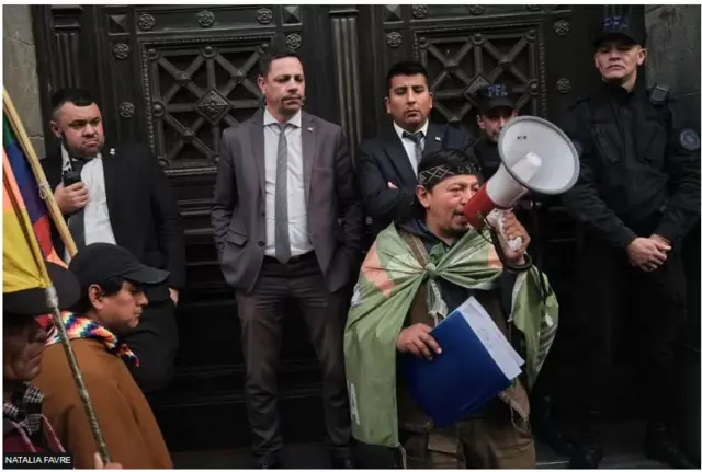 अपने समुदाय की चिंताओं से अवगत कराने नेस्तोर जेरेज़ ब्यूनस आयर्स भी गए. 