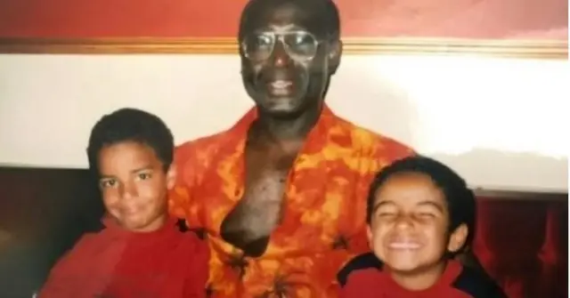 Aworan Nelson Shardey ati awọn ọmọ rẹ