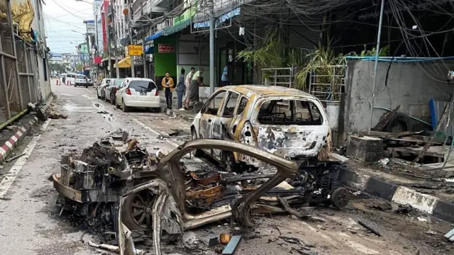 ပေါက်ကွဲမှုဖြစ်ပြီးတဲ့နောက် မြင်တွေ့ရတဲ့ အပျက်အစီးတွေ 