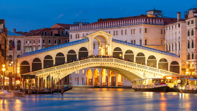 Turistas na ponte Rialto,de betanoVeneza