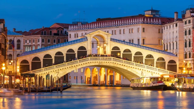 Turistas na ponte Rialto,schemion pokerVeneza