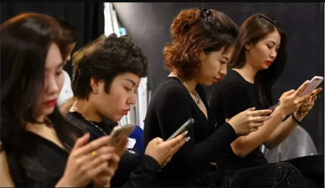 ပြည်တွင်းပြည်ပ လူမှုကွန်ရက်မီဒီယာ အသုံးပြုသူတွေဟာ သူတို့ဘယ်သူဘယ်ဝါဆိုတဲ့ အထောက်အထားတွေ အတည်ပြုဖို့ လိုအပ်