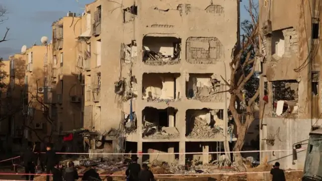 Inzu yononekaye inyuma y'igitero c'igisasu ca misire