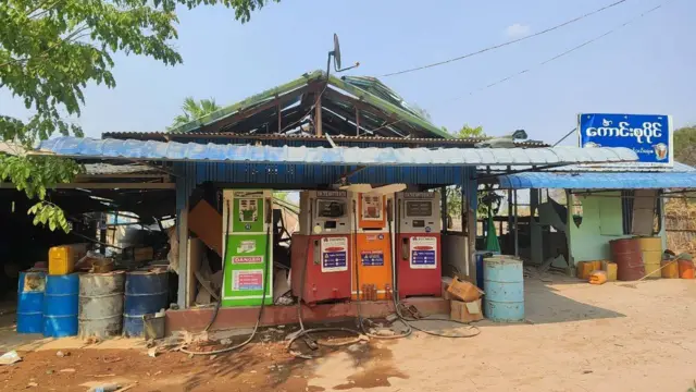 ဧပြီ ၄ ရက် နေ့လယ်ပိုင်းမှာ လေကြောင်းတိုက်ခံလိုက်ရတဲ့ ပေါက်နဲ့မြိုင်အစပ်က နေရာတစ်နေရာ