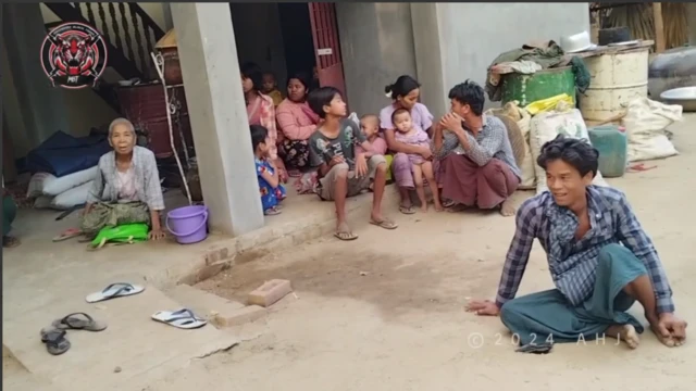 ဆုံရွာထဲမှာရှိနေတဲ့ ရွာသားတွေ