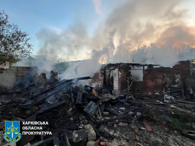 Зруйнований будинок після нічної атаки на Харків 