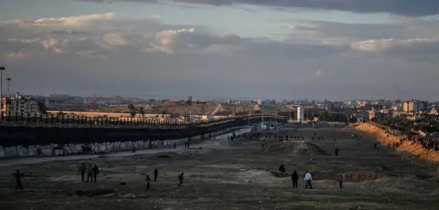 الشريط الحدودي الممتد من البحر المتوسط شمالا لكرم أبو سالم جنوبا.. ما يعرف ب"محور فيلادليفيا"