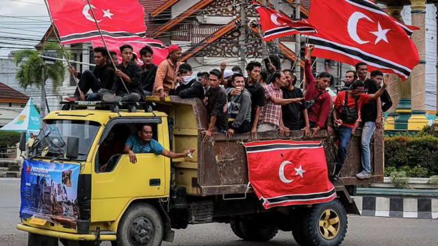 Bendera bulan bintang di aceh