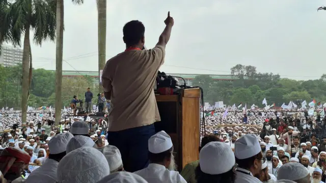 হেফাজতের মহাসমাবেশে এনসিপি নেতা হাসনাত আব্দুল্লাহ