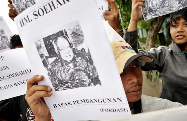 Soeharto, bapak pembangunan, pahlawan nasional
