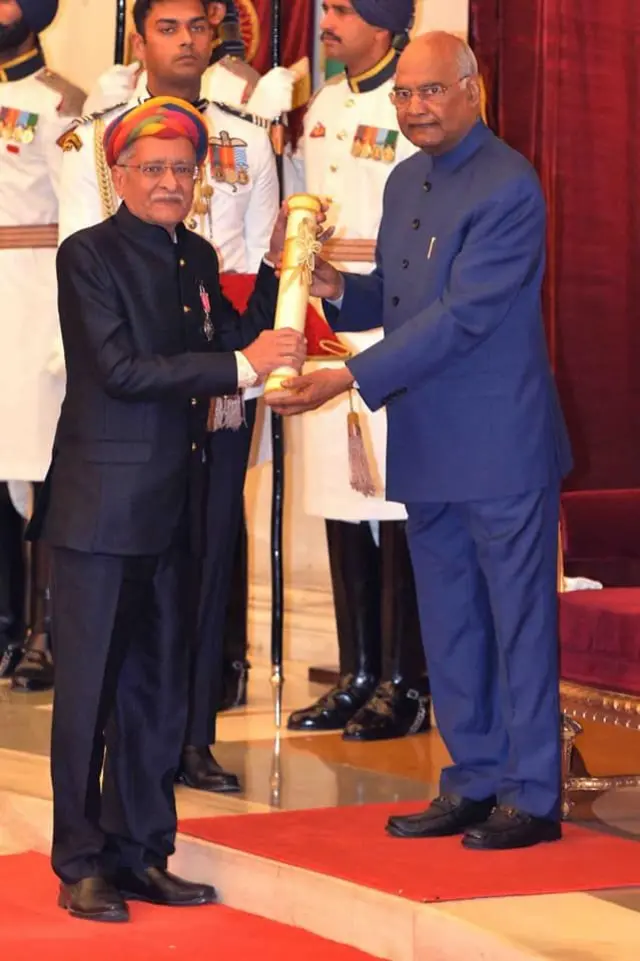 જોરાવરસિંહ જાદવ, ગુજરાત, ગુજરાતની લોકકલા, ઝવેરચંદ મેઘાણી, લોકકલા, નૃત્ય, વાદન, ગાયન, ગુજરાતી સાહિત્યનો ઇતિહાસ, ગુજરાતી લોકસંસ્કૃતિ