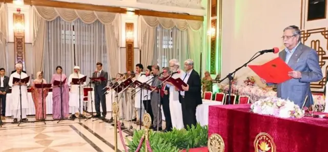 অন্তর্বর্তীকালীন সরকারের উপদেষ্টাদের শপথ