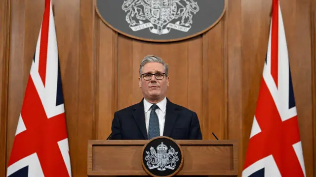 英國首相施紀賢已決定與華盛頓保持距離。