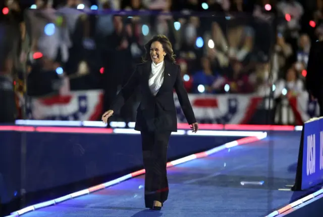 নির্বাচনি প্রচারে ভারতীয়-আমেরিকানদের মন জিততে চেয়েছেন মিজ হ্যারিস।