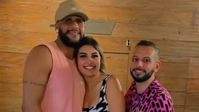 Victor kwa sasa, sambamba na rafiki zake Sammia na Kaique