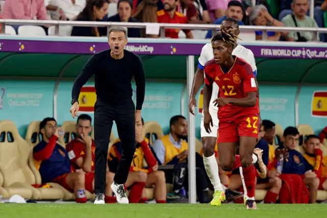 Испаниянын азыркы машыктыруучусу Луис Энрике "Барселона" клубу менен "требл" уткан