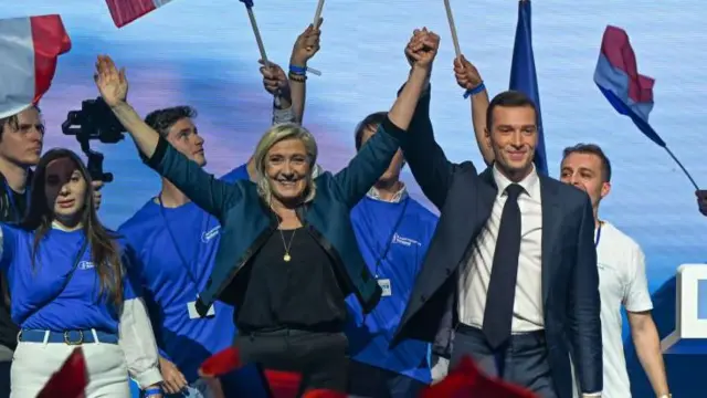 Marine Le Pen junto a Jordan Bardella