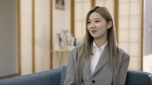 Han Yewon is a human lead vocalist of K-pop girl group mimiirose