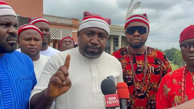 Ọ bụ gịnị na-esere ndị nna na ndị ntorobịa Ọhanaeze Ndigbo? - BBC News Ìgbò