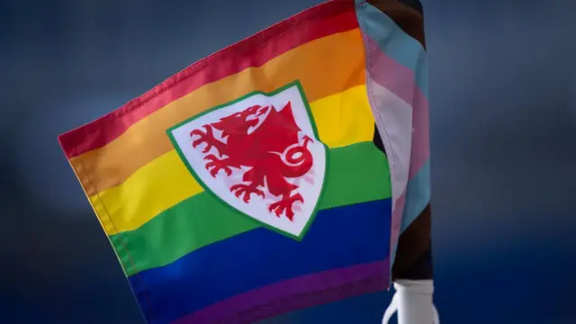 galler futbol lgbt bayrak