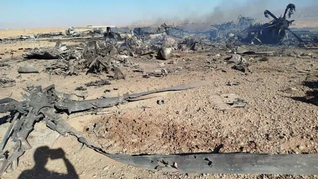 ایرانی حکومت کی جانب سے جاری تصویر ملبہ دکھایا گیا ہے جسے ایرانی امریکی فوجی ہیلی کاپٹر کا ملبہ قرار دے رہے ہیں