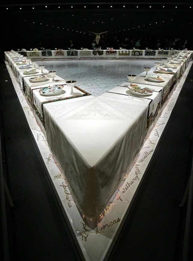 Coin d'une table en forme de triangle 