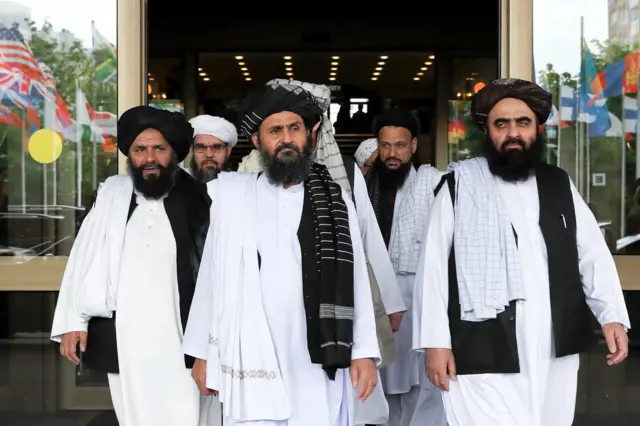خروج آشفته و خونبار نیروهای آمریکایی از افغانستان در پی صلح دولت ترامپ و طالبان و با مدیریت جو بایدن رئیس جمهوری دیگر آمریکا به بازگشت طالبان به قدرت منجر شد.