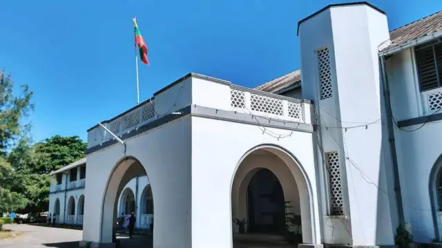 ၁၂ တန်းသင်ရိုးသစ်အတွက် ရန်ကုန်ပညာရေးတက္ကသိုလ်မှာ ပုဂ္ဂလိက ကျောင်းဆရာ ဆရာမတွေကို သင်ကြားနည်း ရက်တိုသတင်တန်းပေးခဲ့