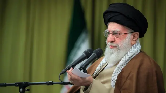 ईरान के सर्वोच्च नेता आयतुल्लाह अली ख़ामेनेई 