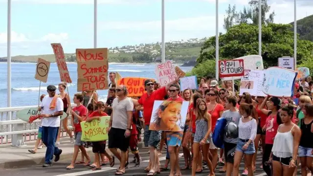 Демонстрація мешканів острова Реюньйон 450