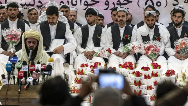 Aworan awọn ọkọyawo to n reti aọn iyawo wọn