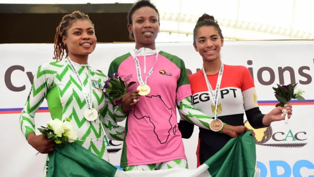 Cyclists pose wit dia medals