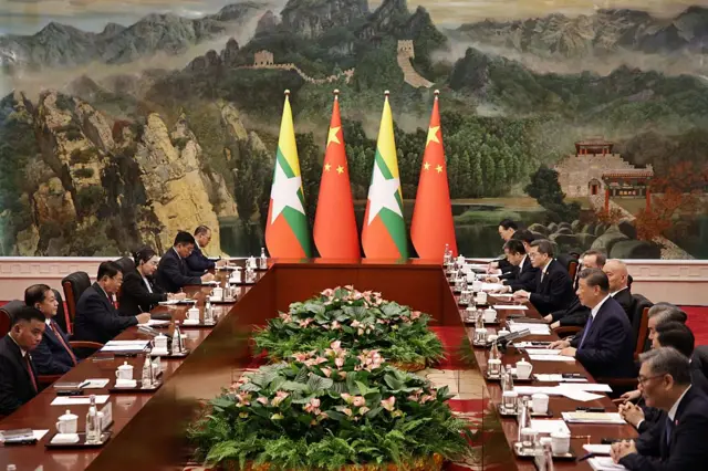 ၂၀၂၅ ခုနှစ် သြဂုတ် ၃၀ ရက်တုန်းက တရုတ်သမ္မတရှီကျင့်ဖျင်နဲ့ တွေ့ဆုံခဲ့တဲ့ စစ်ခေါင်းဆောင်ဗိုလ်ချုပ်မှူးကြီး မင်းအောင်လှိုင်