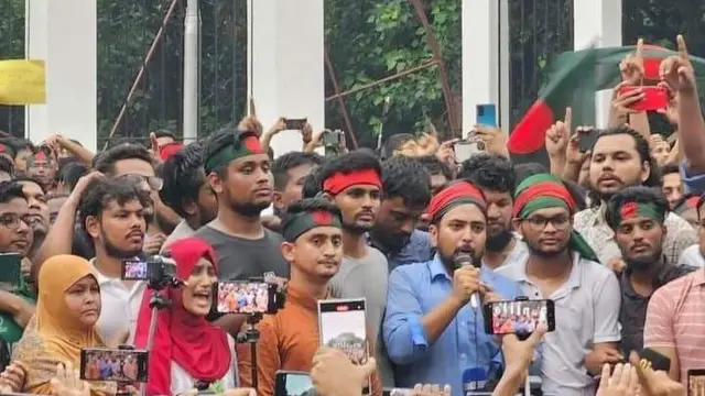 গত তেসরা অগাস্ট কেন্দ্রীয় শহীদ মিনার থেকে সরকার পদত্যাগের এক দফা ঘোষণা দিয়েছিলো সমন্বয়করা