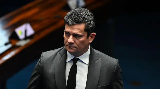 Sergio Moro caminhando no Senado