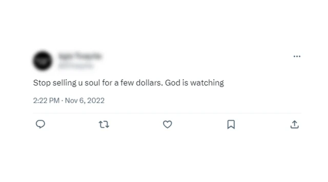 Capture d'écran d'un tweet accusant M. Seguya de "vendre son âme pour quelques dollars".