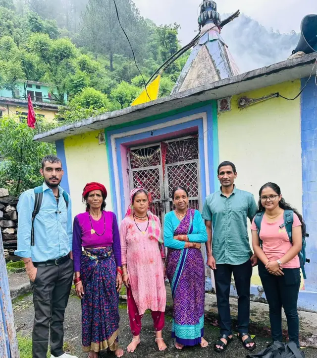 उत्तराखंड में अपने परिवार के साथ