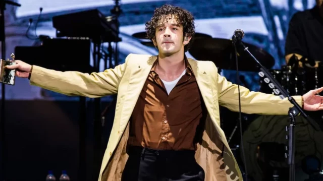 المغني البريطاني ماتي هيلي