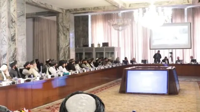 عکسی از نشست نمایندگان حکومت طالبان با نمایندگان ملل متحد در پنجمین نشست «هماهنگی وزارتهای سکتوری با نهادهای ملل متحد» در وزارت خارجه، کابل