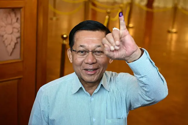 သမ္မတ လုပ်မှာလား မေးခွန်းကို အခုအချိန်မှာ မဖြေသင့်သေးဘူးလို့ စစ်ခေါင်းဆောင် တုံံ့ပြန်