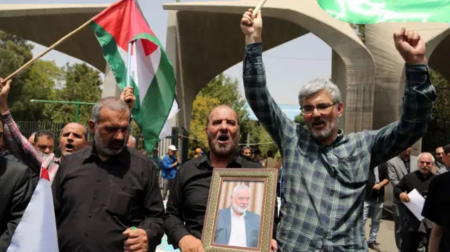 تجمع مقابل دانشگاه تهران در اعتراض به ترور اسماعیل هنیه در ایران