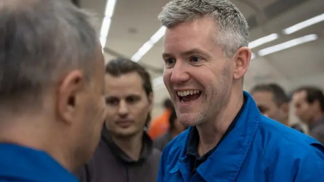 환히 웃는 맥폴의 모습